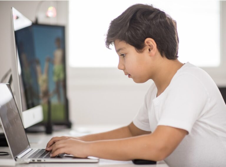 Media społecznościowe a zdrowie psychiczne nastolatków - co warto wiedzieć?